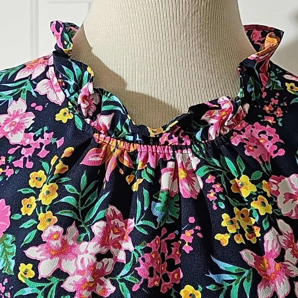 J.Crew women's sleevless top.‎ Beautiful colors completely lined. Size medium. - Picture 2 of 12